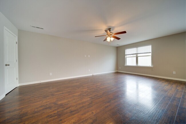 Building Photo - 226 Saxony Way