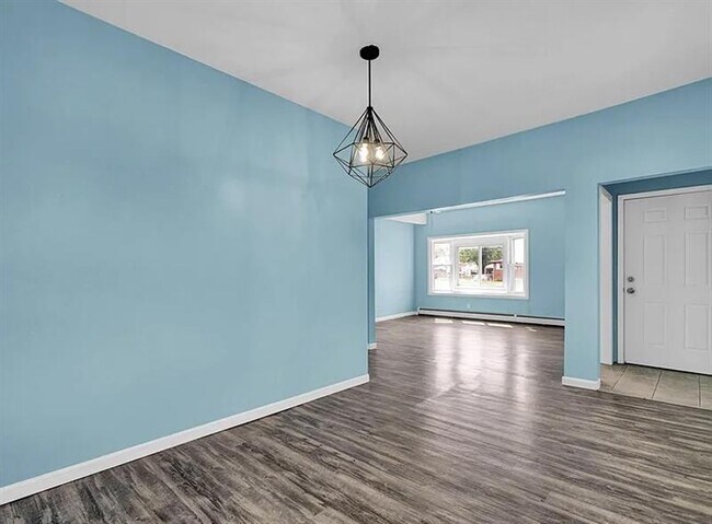 Building Photo - ELEGANT MARTIN HOME