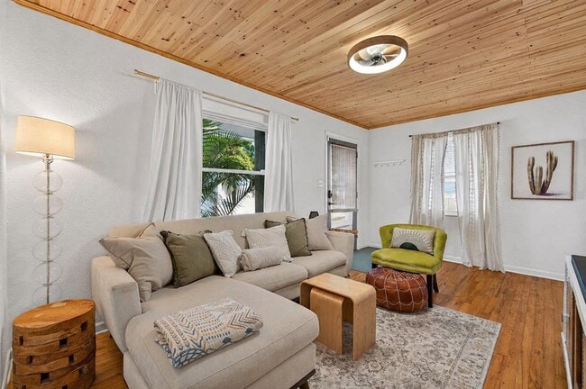 Building Photo - 2444 34th Ave N