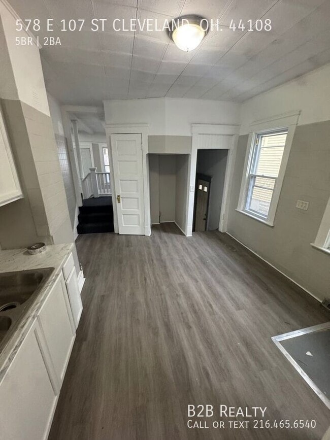 Building Photo - 578 E 107th St