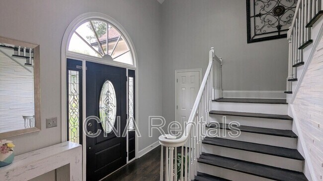 Building Photo - 573 Trailwood Ln SW