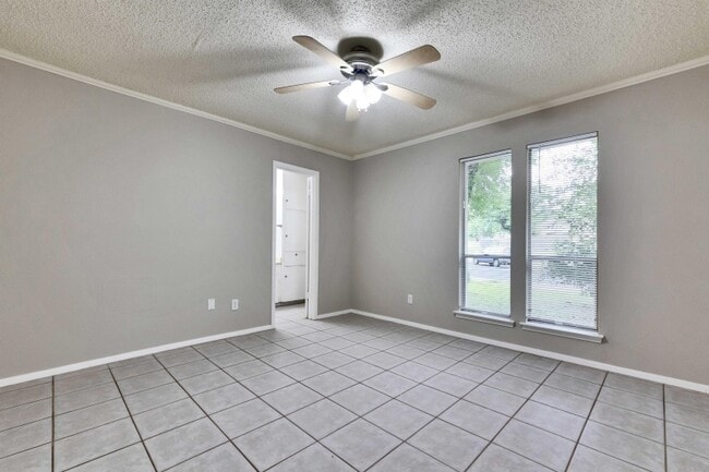 Building Photo - 10307 Rutland Village E