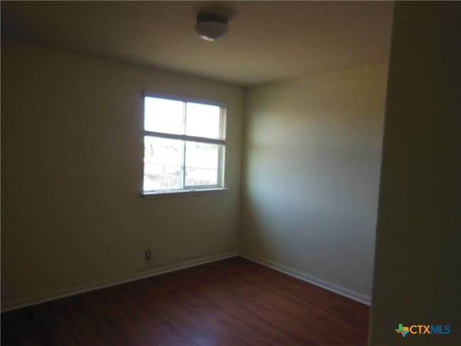 Building Photo - 753 Great Oaks Dr