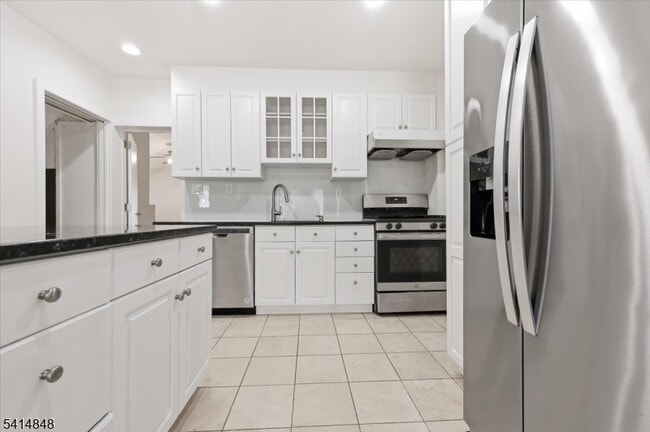 Building Photo - 92 George St