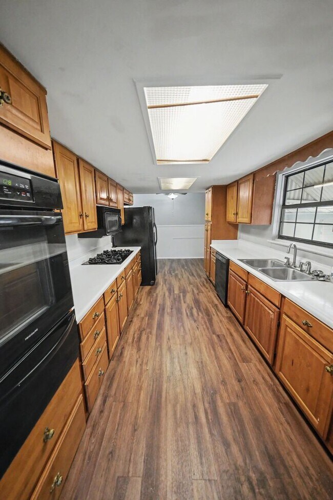 Building Photo - Classic Northeast San Antonio Gem with Two Living Areas - Realtor Commission: $500