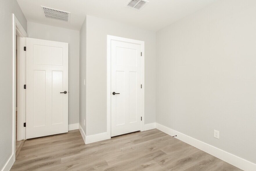 Building Photo - 4920 S 23rd Ave