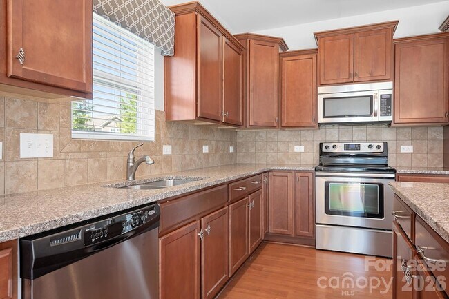 Building Photo - 2059 Blue Iris Dr