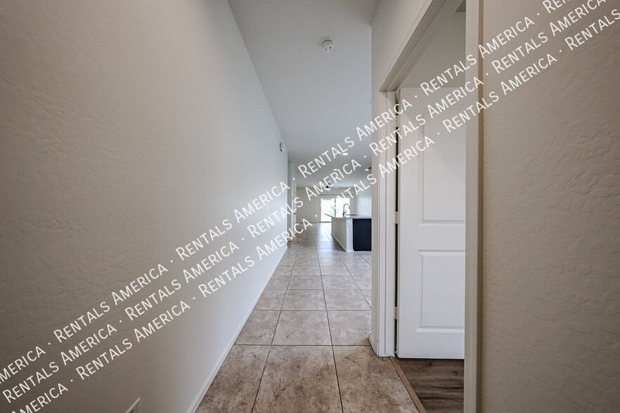 Building Photo - 36387 Pampoloma Ave