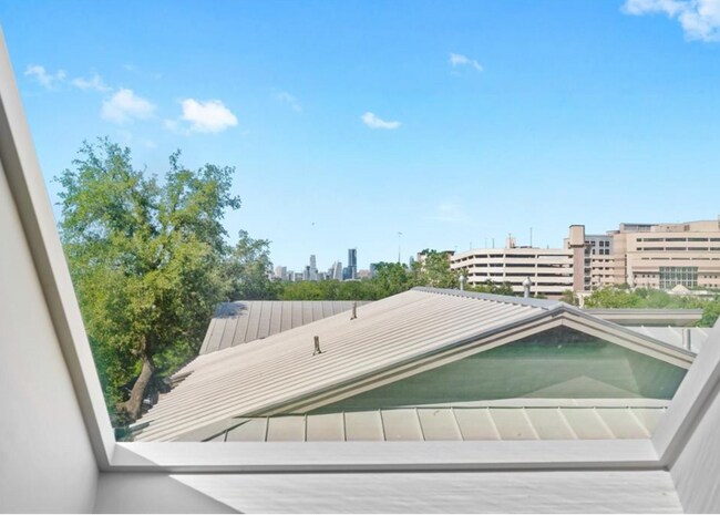 Building Photo - 4404 Mt Vernon Dr