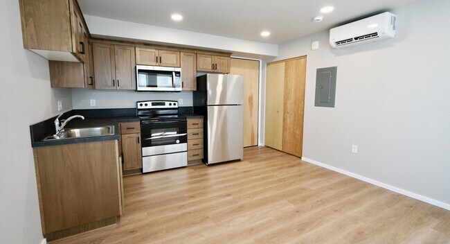 Building Photo - Baker Street Lofts
