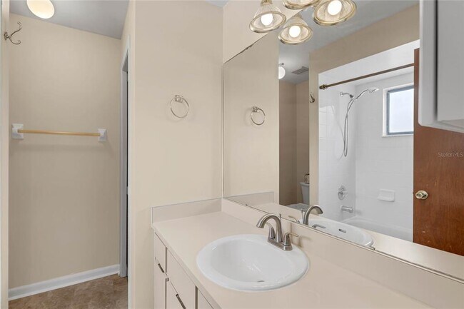 Building Photo - 638 Olympic Dr