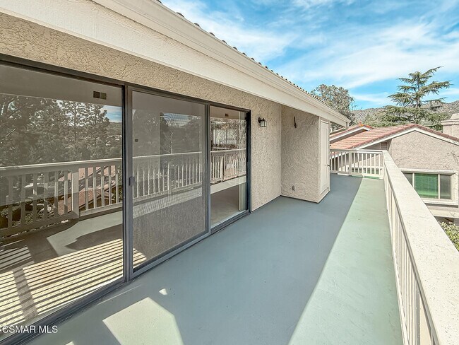 Building Photo - 576 Calle De Las Ovejas