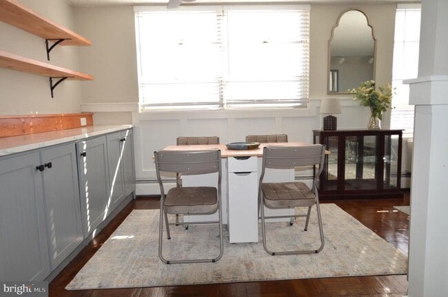 Building Photo - 1030 E Lancaster Ave