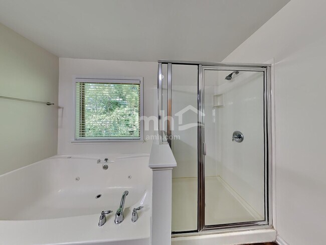 Building Photo - 781 Sonoma Dr SW