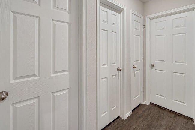 Building Photo - 9921 Spg Crk Rd