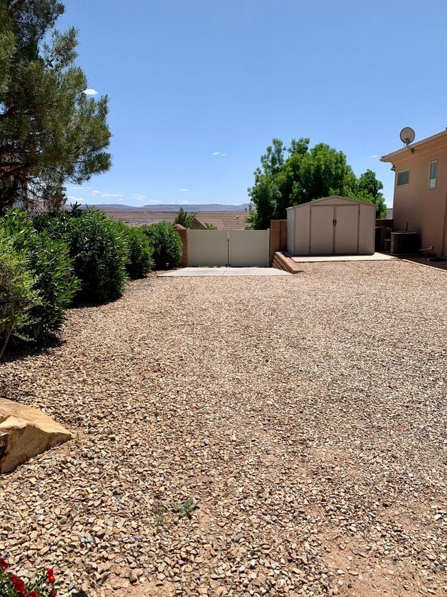 Building Photo - INCLUDES UTILITIES - Two Bedroom Basement Apartment