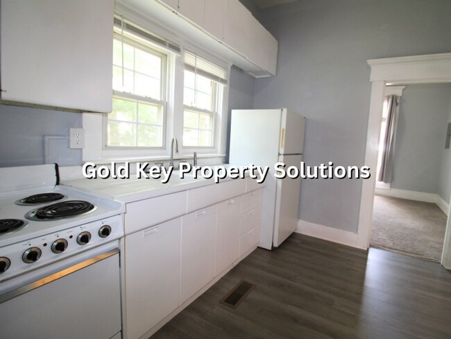 Building Photo - 803-807 High Street