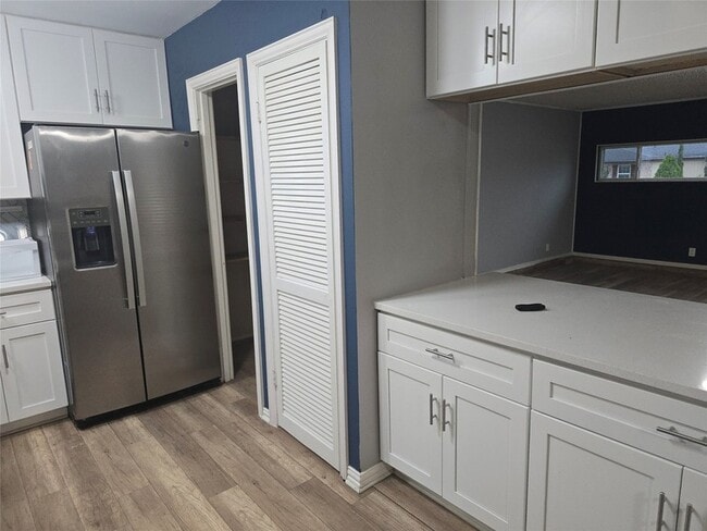 Building Photo - 1818 E Lovers Ln