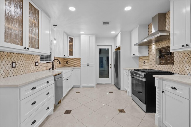 Building Photo - 9814 Sageroyal Ln