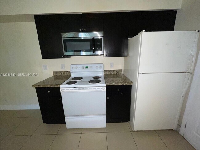 Building Photo - 9999 Summerbreeze Dr