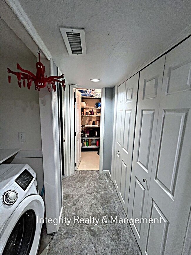 Building Photo - 4 bed 4 bath 1,954 sq ft-19151 E Garden Pl. Centennial Co 80015