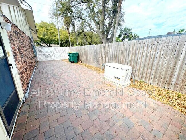 Building Photo - 504 Kelly St