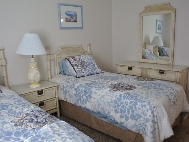 Building Photo - 111 E Cypress Ct