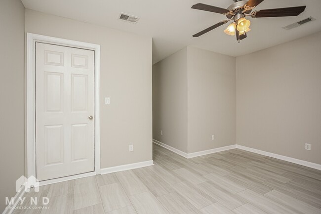 Building Photo - 4751 W Petite Lp