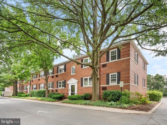 Building Photo - 4402 N Pershing Dr