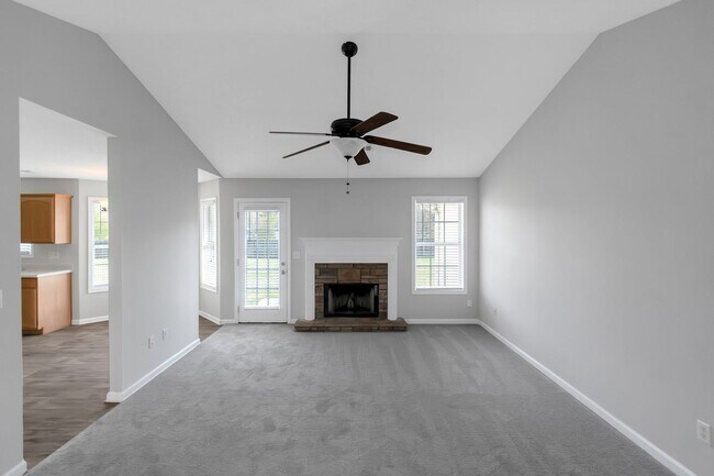 Building Photo - Exceptional 3BR / 2BA Ranch with Expansive Back Yard & Privacy Fence!