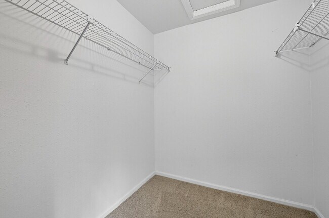 Building Photo - 1421 River View Ave