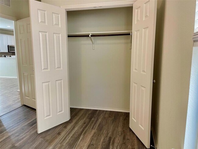 Building Photo - 595 Eves Necklace Dr.