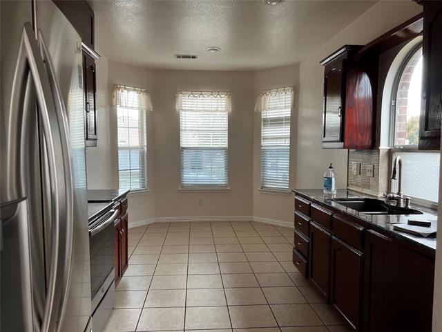 Building Photo - 14044 Esperanza Dr