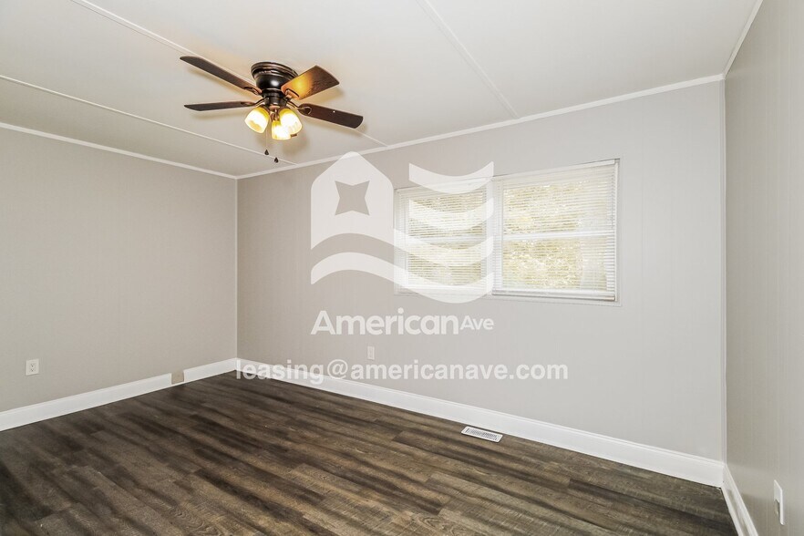 Building Photo - 2945 Eastway Dr