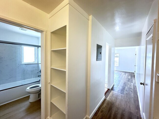 Building Photo - 1503