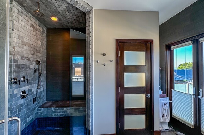 Building Photo - 11470 Dona Evita Dr