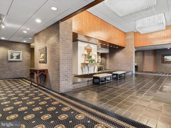 Building Photo - 1800 Old Meadow Rd