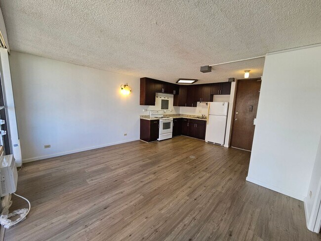 Building Photo - Window AC. Two parking Option