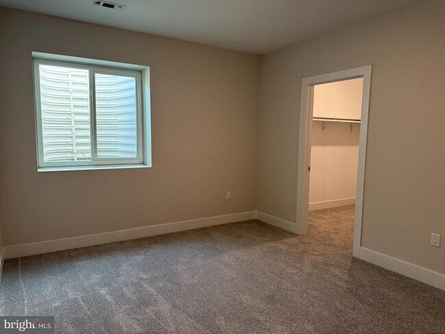 Building Photo - 1404 Justin Dr