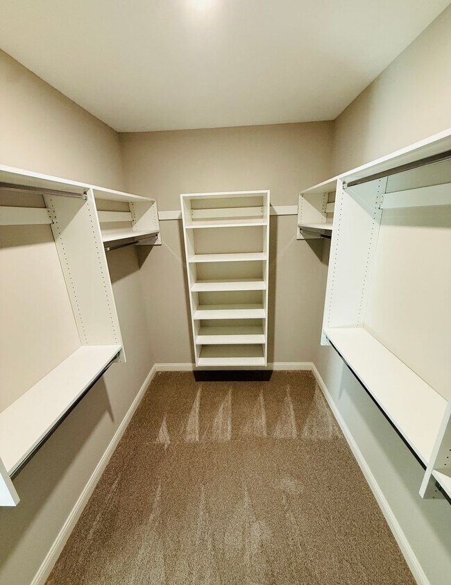 Building Photo - 1970 Petit Dr