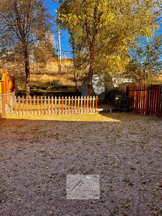 Building Photo - 218 W Ramona Ave