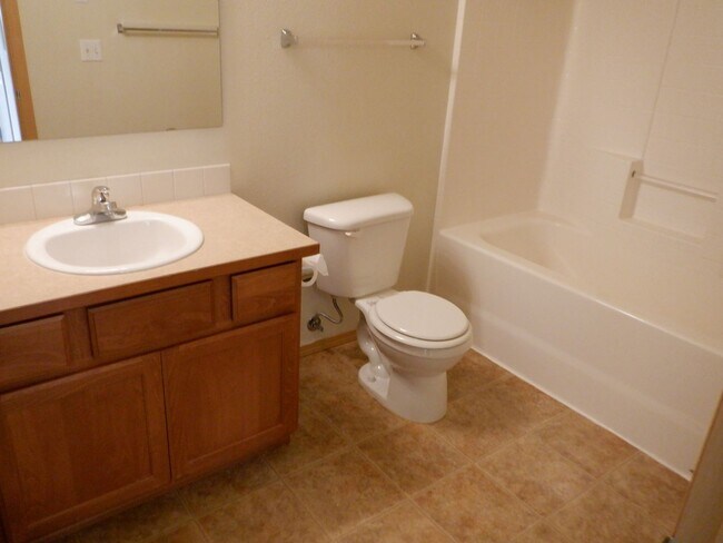 Building Photo - 2320 Simmons St