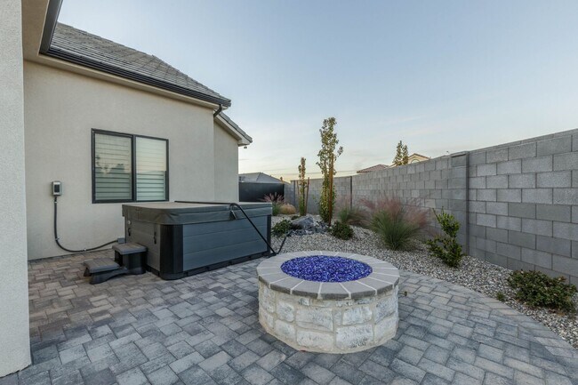 Building Photo - Gorgeous single story with RV Garage in Majestic Fields