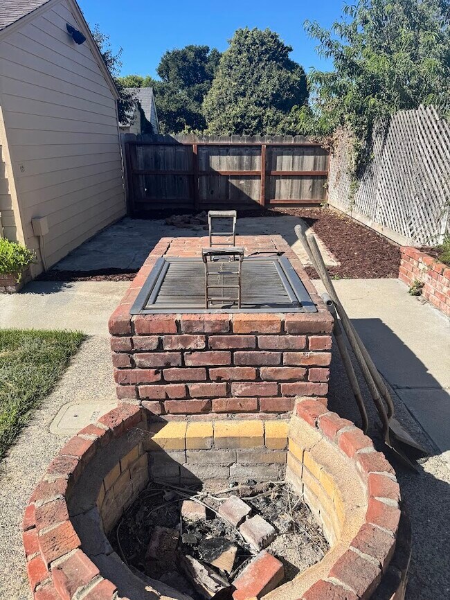 Building Photo - 143 Katherine Ave