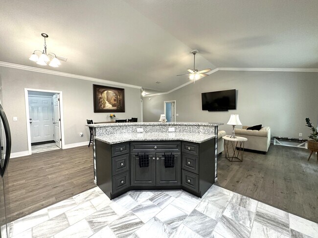 Building Photo - 113 Tranquility Dr