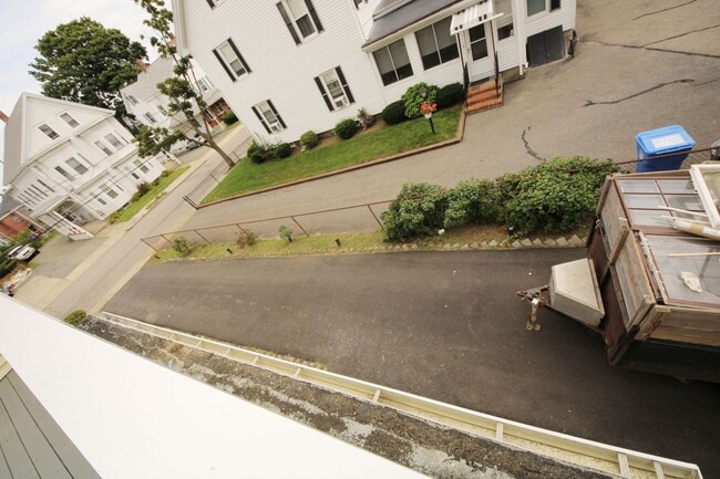 Building Photo - large 4 bed in Waltham