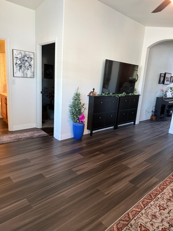 Building Photo - 120 N Val Vista Dr