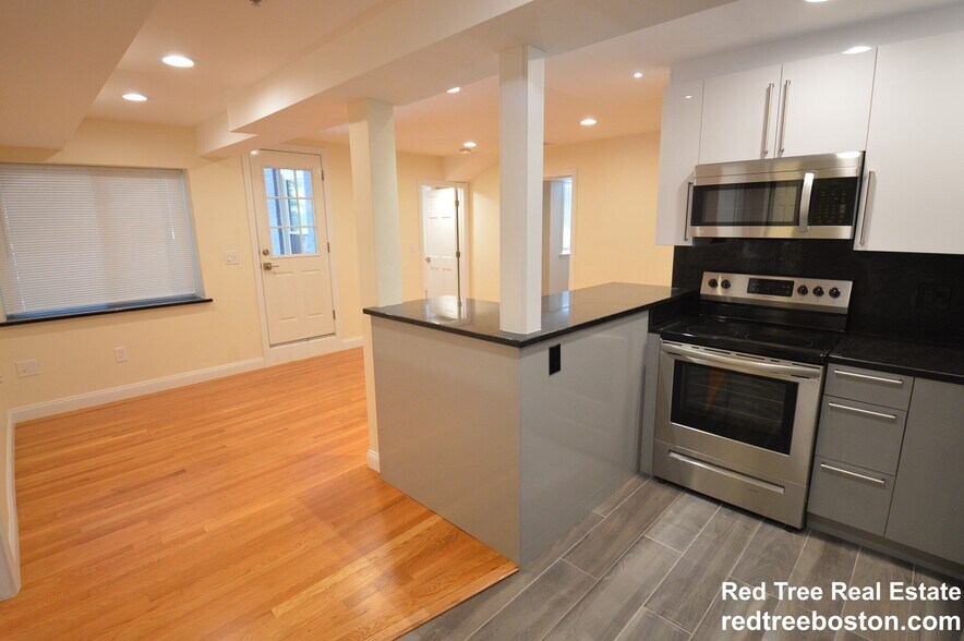 Building Photo - 1801 Beacon St