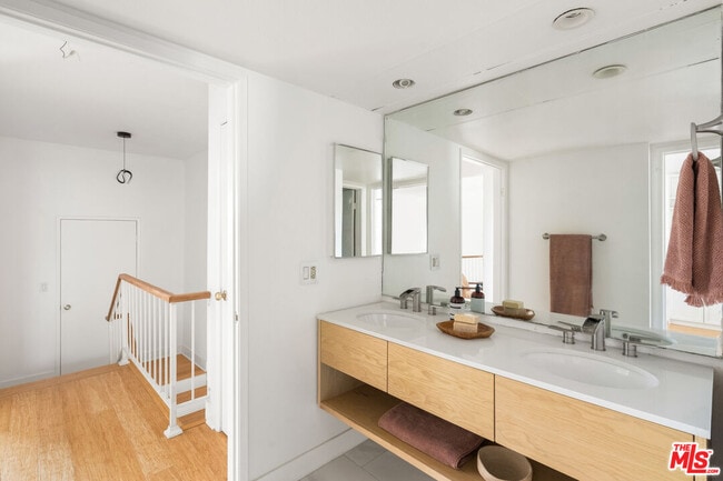 Building Photo - 4658 Don Lorenzo Dr