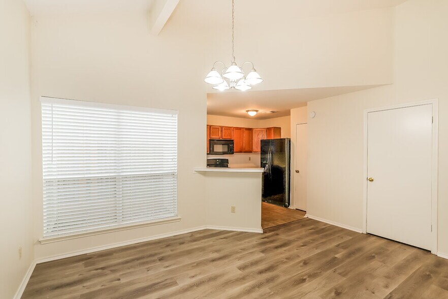 Building Photo - 1525 Miller Ave